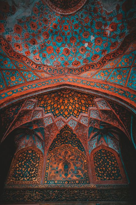 Isfahan Painting, High Resolution Wallpaper Aesthetic, Muslim Culture, Iranian Architecture, Persian Architecture, Mughal Architecture, Floral Textile, Iranian Art, Indian Architecture