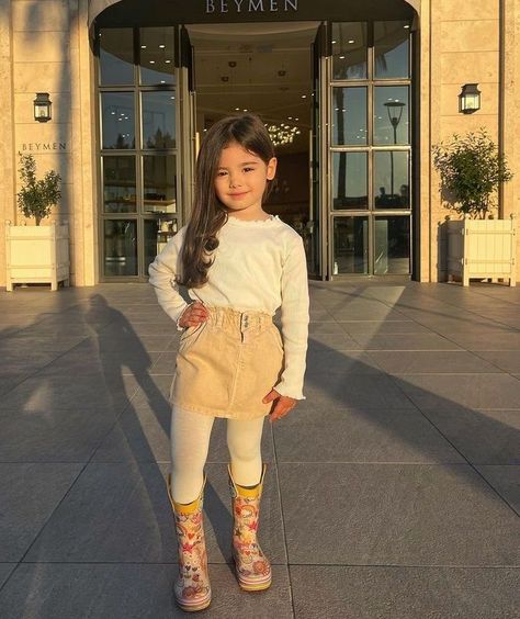 𝒫𝒾𝓃: 𝑔𝑜𝓁𝒹𝓈𝒽𝑜𝓇𝓉𝓎 💌 Kids Outfit Ideas, Daughter Fashion, Kids Dress Wear, Baby Outfit, Stylish Kids, Fall Fashion Outfits, Toddler Girl Outfits