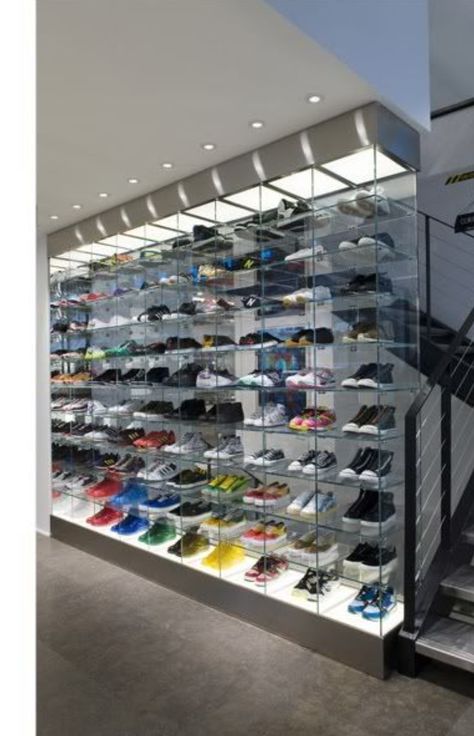 In my Nike store, I will have a showcase on the side walls to atrract shopper. In the showcase I will have Nike shoes. Sneakerhead Room, Sneaker Closet, Shoe Store Design, Sneaker Displays, Hypebeast Room, Desain Pantry, Shoe Room, Dream Closet Design, Rumah Minecraft