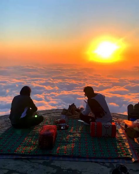 Saudi Arabia Aesthetic, Arabia Aesthetic, Abha Saudi Arabia, المملكة العربية السعودية, Above The Clouds, Camping Essentials, Minivan, Beautiful Places Nature, Delphinium