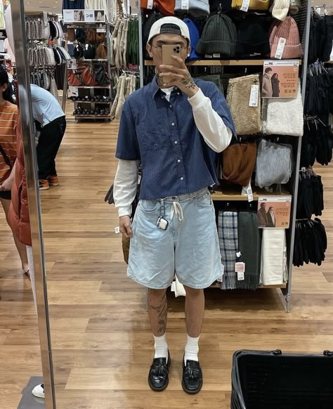 Mens Loafers Outfit Casual Street Styles, Cropped Polo Shirt Outfit, Spring Shoes 2023, 2000s Hip Hop Fashion, Loafers Men Outfit, Polo Shirt Outfits, Cool Kids Clothes, Shoes 2023, Aesthetic Spring