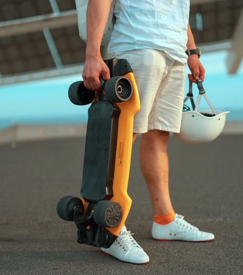 electric skateboard 'traqpod 3' with retractable wheels flips into longboard for land surfing Retractable Wheels, Longboard Design, Skateboard Design, Electric Skateboard, Red Dot Design, Longboards, Benz S, Magic Carpet, Moving Forward