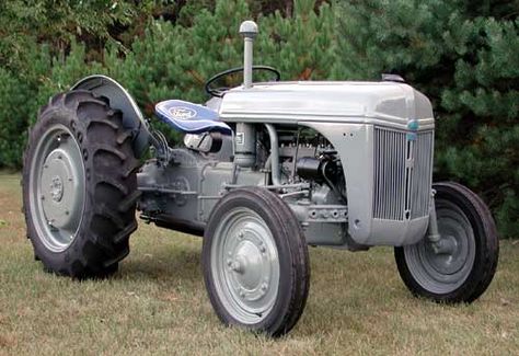 Render Reference, 8n Ford Tractor, Ford 8n, Ford Tractor, Tractors For Sale, Traction Engine, Old Tractor, Farming Equipment, Classic Tractor