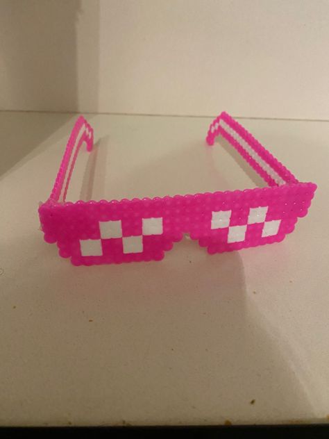 Perler Beads Preppy, Melting Beads Ideas Aesthetic, Perler Bead Accessories, Preppy Perler Bead Ideas, Perler Cute, Perler Beads Ideas 3d, Hello Kitty Perler Beads, Pyssla Ideas, Melty Bead Designs