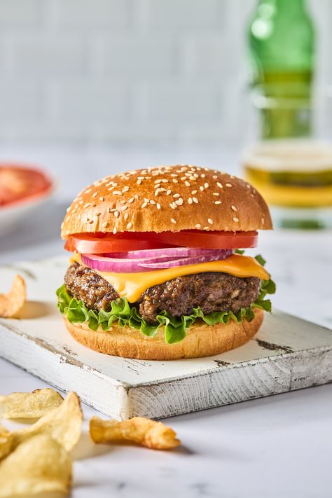 Cheeseburger Photography, Burger Mini, Burger Aesthetic, Sweet Burger, Classic Cheeseburger, Burger Homemade, Buns Recipe Easy, Meat Burger, Grilled Burger Recipes