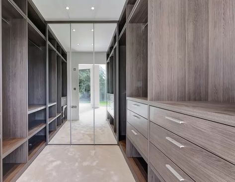 Walk In Robe Designs, Walk In Robe Ideas, Walk In Wardrobe Design, Dressing Room Mirror, Closet Mirror, Standing Closet, Luxury Wardrobe, Sliding Wardrobe Doors, Walk In Robe