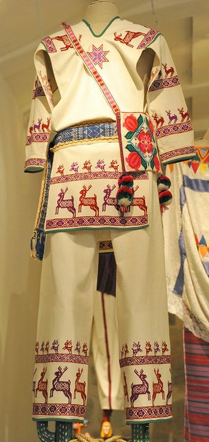 Huichol Clothing Mexico |museo textil de Oaxaca via Karen Elwell. love the Deer border Filipino Clothing Men, Indigenous Mexican Clothing, Mexican Traditional Clothing Men, Mexico Traditional Clothes, Indigenous Costume, Oaxaca Embroidery, Traditional Mexican Clothing, Mexican Traditional Clothing, Huichol Clothing