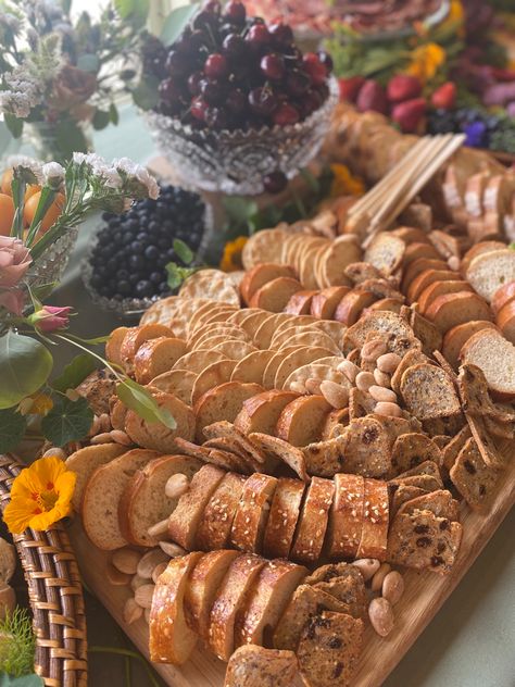 Bread Station Buffet, Bread Display, Wedding Buffet, Birthday Party Food, Party Food, Wedding Shower, Thanksgiving, Bread, Birthday Party