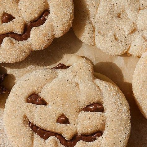 Pumpkin Face Cookies, Galletas Halloween, Vegan Nutella, Nutella Cookies, Sugar Pumpkin, Delicious Donuts, Yay Or Nay, Caster Sugar, Halloween Food