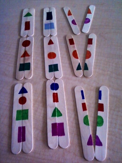 Mainan Diy, Shape Activities Preschool, Maluchy Montessori, Random Shapes, Shapes Activities, Aktivitas Montessori, Popsicle Stick Crafts, Shape Matching, Random Colors