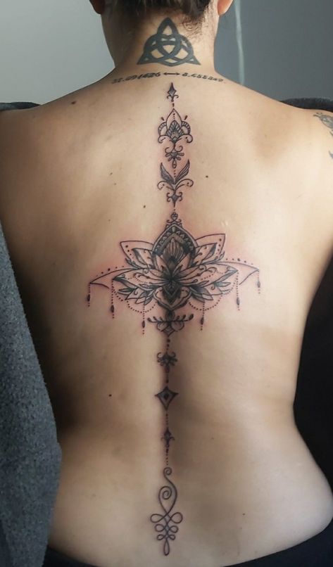 Feminin black back piece. Unique Back Piece Tattoo, Big Back Piece Tattoos For Women, Spiritual Back Tattoos, Baby Owl Tattoos, Tats Ideas, Bone Tattoo, Girl Back Tattoos, Web Tattoo, Back Piece Tattoo