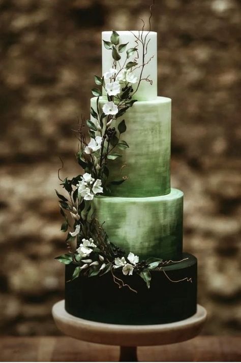 Dark Green Wedding Cake, Dark Green Wedding Cakes, Green Wedding Cakes, Wedding Cake Emerald Green, Wedding Cake Forest, Emerald Green Wedding Theme, Wedding Cakes Ideas, Forest Green Wedding, Dark Green Wedding