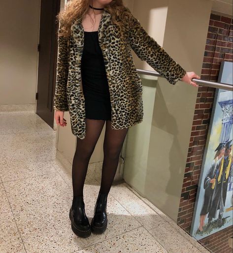 Cheetah Fur Coat Aesthetic, Leopard Coat Outfit Grunge, Cheetah Print Coat Arabella, Leopard Print Coat Aesthetic, Alexa Chung Cheetah Coat, Cheetah Print Coat Aesthetic, Leopard Print Fur Coat Outfits, Cheetah Print Fur Coat, 2000s Cheetah Print Outfit