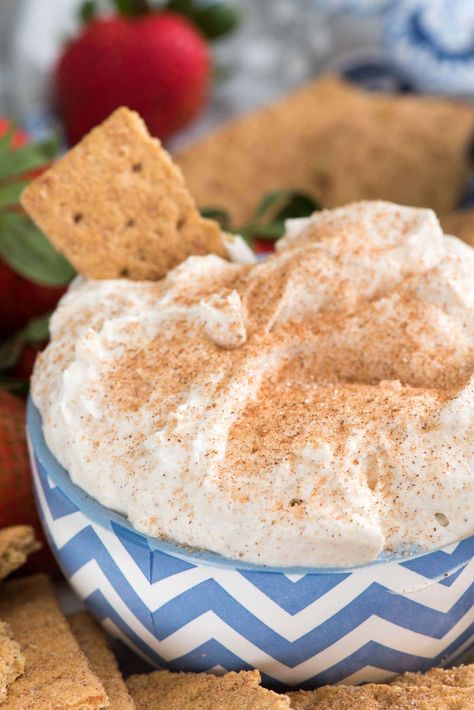 Churro Cheesecake Dip - an easy way to make no-bake cheesecake dip full of cinnamon sugar churro flavor! This is perfect for parties or an easy dessert Tiramisu Mousse, Baked Churros, Healthy Fruit Dip, Easy Tiramisu, Churro Cheesecake, Crazy For Crust, Cheesecake Dip, Apple Cobbler, Snickerdoodle Cookies