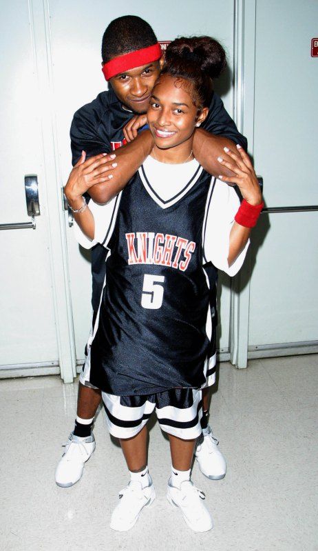 Usher & Chilli Jul 31, 2014 By Sharde Gillam This is possibly our favorite couple ever! Wherever Usher went, Chilli was sure to follow. And ... Tlc Outfits, 90s Couples, Black 90s Fashion, Ropa Hip Hop, Style Année 90, Stile Hip Hop, 90s Hip Hop Fashion, Jenna Dewan, Black Hollywood