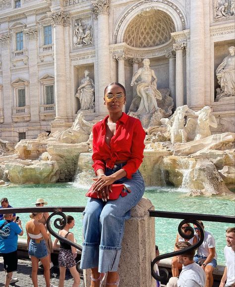 Rich black girl aesthetic Red top blue jeans Italy aesthetic black queens Italy Aesthetic Black Women, Traveling To Italy Outfits, Italy Black Women, Italy Outfits Black Women, Italian Aesthetic Outfit, Italy Fashion Aesthetic, Rome Fits, Europe Aesthetic Fashion, Italian Summer Aesthetic Outfit