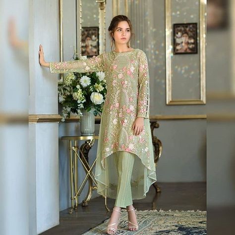 threads and motifs Designer Dresses Couture, Net Shirt, Pakistani Dresses Casual, Pakistani Fashion Party Wear, Kurti Design, Muslim Fashion Dress, Sleeves Designs For Dresses, Simple Pakistani Dresses, Designer Party Wear Dresses