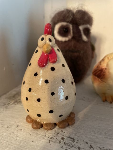 Pottery Chickens Clay, Ceramic Chickens Pottery, Clay Chickens How To Make, Chicken Pottery Ideas, Air Dry Clay Chicken, Easter Ceramics Ideas, Clay Chickens, Chicken Clay, Chicken Pottery