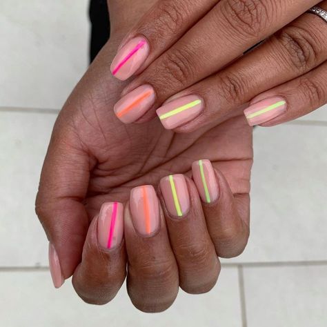 Fluorescent Nails, Bright Nail Designs, Neon Nail Art, Neon Nail Designs, Coral Nails, Manicure Gel, Summery Nails, Lines On Nails, Striped Nails