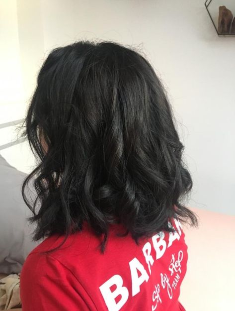 Dark Black Short Hair, Layered Black Hair Short, Short Wavy Black Hair Aesthetic, Short Dark Brown Wavy Hair, Medium Short Black Hair, Black Bob Aesthetic, Dark Shirt Hair, Dark Black Hair Short, Short Black Hair Women