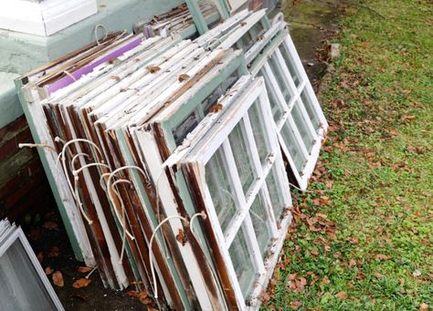 How to Build a Greenhouse From Salvaged Windows - Grit Diy Hay Feeder, Old Window Greenhouse, Passive Solar Greenhouse, Greenhouse Windows, Recycled Windows, Salvaged Windows, Greenhouse Construction, Window Greenhouse, Greenhouse Vegetables