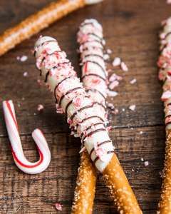 Peppermint Bark Pretzels - Like Mother, Like Daughter Chocolate Caramel Pretzels Rods, Caramel Pretzel Rods, Caramel Pretzels Rods, Peppermint Bark Fudge, Peppermint Pretzel, Peppermint Bark Cookie, Christmas Pretzels, Peppermint Bark Recipes, Peppermint Treats