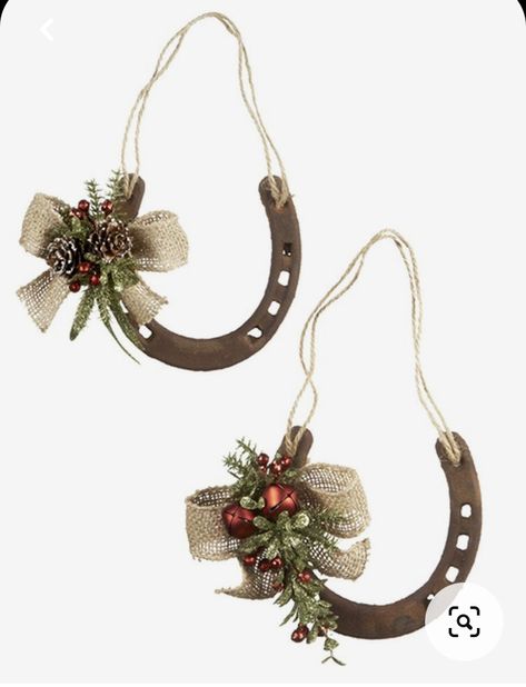 Western Christmas Decorations, Natal Country, Western Christmas Tree, Horseshoe Crafts Projects, Horseshoe Projects, Western Crafts, Horseshoe Decor, Horseshoe Crafts, Christmas Horses