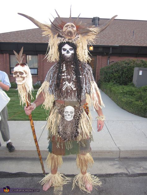 Witch Doctor - Homemade costumes for adults Witch Doctor Costume, Doctor Halloween Costume, Voodoo Halloween, Doctor Halloween, Halloween Costumes 2014, Costumes For Adults, Doctor Costume, Homemade Halloween Costumes, Witch Doctor