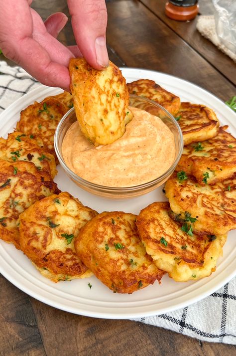 Classic Spanish Potato Fritters | Addictively GOOD & Easy to Make Potato Ideas Easy, Potato Cake Recipes, Spicy Potato Recipes, Pinxtos Spanish, Food Plate Ideas, Fancy Potato Recipes, Potatoe Fritters, Potato Blinis, Potato Appetizer Recipes