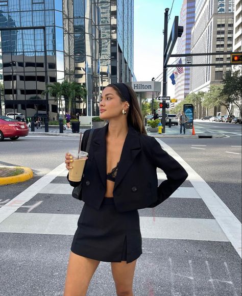 Club Outfits Classy, Crop Blazer Outfit, Korean Outfit Street Styles, Business Outfits Women, Italy Outfits, Summer To Fall, Cropped Blazer, Alternative Outfits, Blazer Outfits