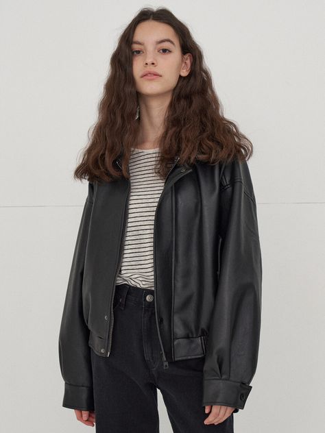 Cropped Leather Jacket, Vegan Leather Jacket, Oversized Jacket, Fall Jackets, Leather Blazer, Front Design, Leather Fabric, Business Fashion, Daily Outfits