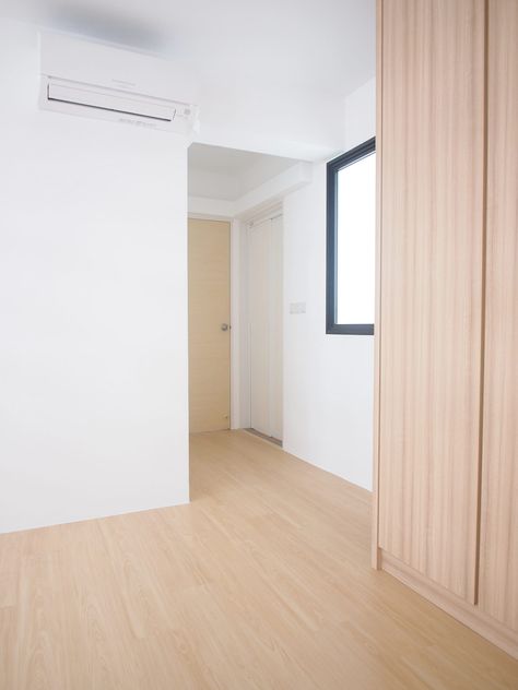 House Tour: Dave and Kate's Clean and Simple Minimalist HDB Home - The Minimalist Society Muji Wardrobe, Muji Inspired Home, Muji Home, Muji Style, Japanese Minimalism, The Minimalist, House Tour, Home Reno, House Inspo