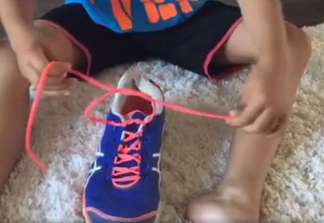 As many parents might know, the struggle is real when is comes to teaching a little one how to tie their shoes. Olympic Activities, Learn To Tie Shoes, Shoe Tying, Mom Shoes, Toddler Behavior, Mom Video, The Struggle Is Real, Shoes Hack, Pregnant Friends