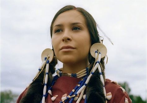 5 Reasons Natives Have Lustrous Locks: Ancient, Indigenous Hair Remedies ~ Native American Warriors Indigenous Hair, Native American Braids, Native American Hair, Sioux Nation, Native Women, Sioux Tribe, Native American Warrior, Female Faces, Steve Mccurry