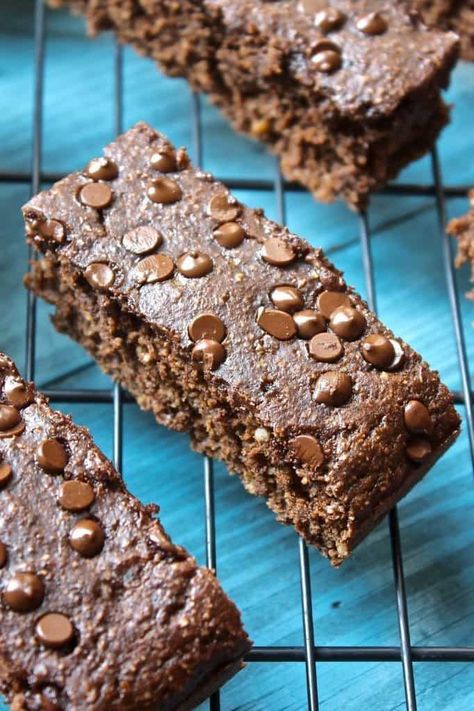 Ultimate Chocolate Protein Snack Cake [Gluten-Free] • Fit Mitten Kitchen Clean Eating Cake, Paleo Cake Recipes, Gluten Free Gingerbread Cake, Healthy Pie Recipes, Fit Mitten Kitchen, Chocolate Dip, Spiced Almonds, Almond Butter Cookies, Protein Treats