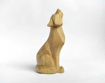 Hand Carved Sitting Howling Wolf - Etsy UK Easy Wood Carving, Wood Carving Projects, Art Sculpture En Bois, Whittling Patterns, Wood Carving Art Sculpture, Carved Wooden Animals, Whittling Projects, Carving Sculpture, Simple Wood Carving