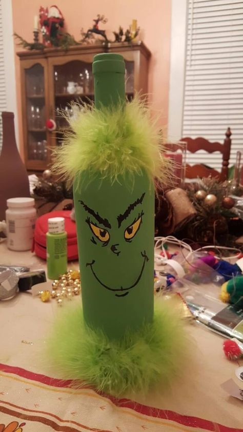 Christmas Wine Bottle Crafts, Halloween Wine Bottle Crafts, Diy Grinch, Halloween Wine Bottles, Wine Bottle Crafts Christmas, Tree Wreaths, Grinch Decorations, Christmas Wine Bottle, Liquor Bottle Crafts