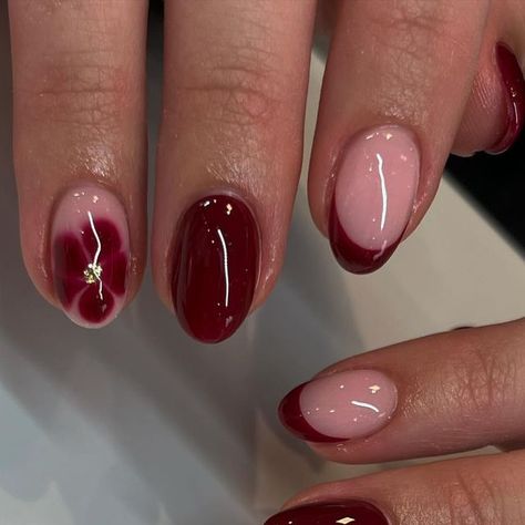 𝐆𝐈𝐀𝐍𝐆’𝐒 𝐍𝐀𝐈𝐋𝐒 on Instagram: "Lady in Red 🍷🥀💃✨
#red #biab #burgundy #biabgelnails #gelnails #frenchtipnails #winternails #flowers #winternails #nailart #nailtech #nailoftheday #nailinspiration" Red Nails Biab, Red Nails With Art, Burgundy Flower Nails, Short Burgundy Nail Ideas, Cherry Inspired Nails, Christmas Nails Biab, Berry Nails Design, Red Nails Flower, Red Biab Nails