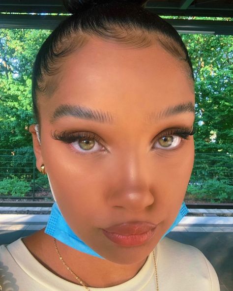 Chelly👼🏽 on Instagram: “Puppy dog eyes👁👁” People With Green Eyes, Pretty Eyes Color, Green Brown Eyes, Hazel Brown Eyes, Hazel Green Eyes, Corps Idéal, Pretty Brown Eyes, Girl With Green Eyes, Hazel Green