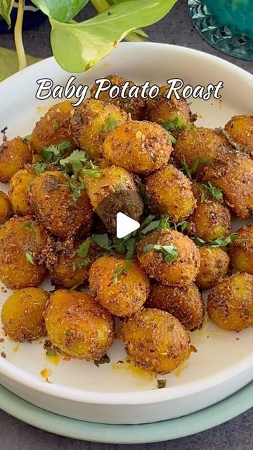 Baby Potato Recipes Indian, Indian Food Street, Masala Aloo, Rasam Rice, Street Food India, Tasty Potato Recipes, Baby Potato Recipes, Baby Potato, Roasted Baby Potatoes