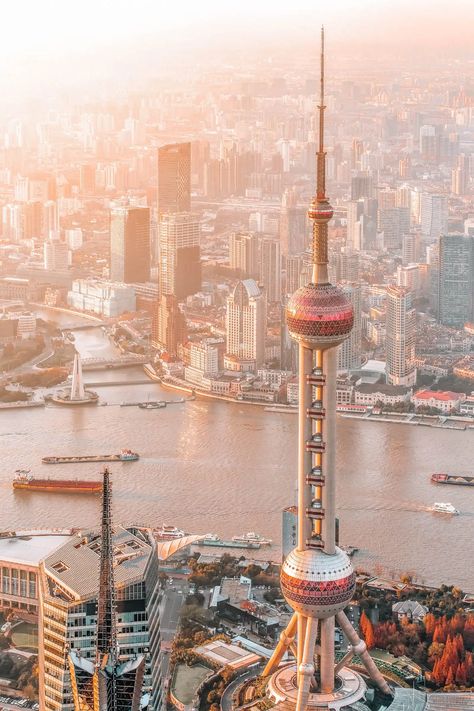 15 Best Things To Do In Shanghai, China - Hand Luggage Only - Travel, Food & Photography Blog Shanghai Noodles Recipe, Shanghai Aesthetic, Shanghai Noodles, Shanghai Food, Lumpia Recipe, Shanghai Travel, Shanghai Tower, Shanghai City, Shanghai Disneyland