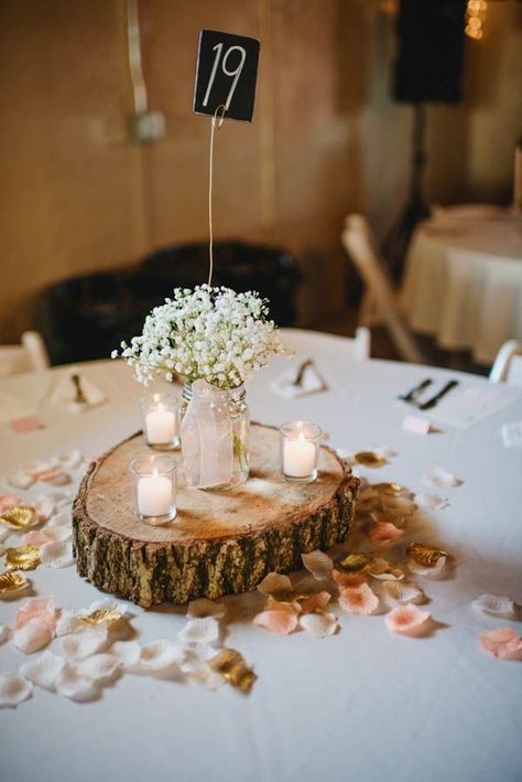 Barn Wedding Centerpieces, Reception Theme, Rustic Barn Wedding Decorations, Unique Rustic Wedding, Wedding Organiser, Rustic Table Decor, Country Barn Weddings, Rustic Wedding Reception, Barn Wedding Decorations