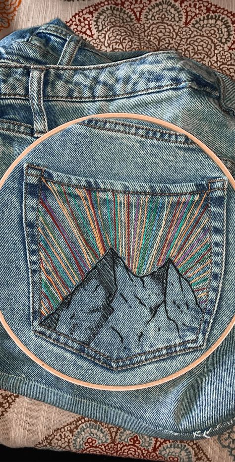 Haft Vintage, Mountain Embroidery, Embroidery Jeans Diy, Clothes Embroidery Diy, Haine Diy, Denim Embroidery, Diy Broderie, Couture Embroidery, Embroidery On Clothes