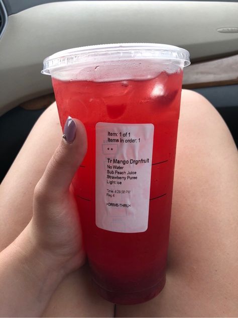 Peach Green Tea Lemonade Starbucks, Green Tea Lemonade Starbucks, Starbucks Drink Ideas, Pink Preppy Aesthetic, Mango Dragonfruit Refresher, Peach Green Tea Lemonade, Tea Starbucks, Starbucks Ideas, Green Tea Lemonade