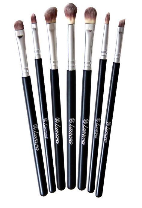 Well friends, I have a simple option for you — Lamora Eyeshadow Brush Set ($13.95 on Amazon). Over 4,000 people swear by it, and it'll take your eye makeup game to the next level! These Eyeshadow Brushes Will Give You The Crease Cut Of Your Makeup Dreams Best Eye Makeup Brushes, Makeup Brush Set Best, Better Makeup, Essential Makeup Brushes, Eye Makeup Application, Essential Makeup, Eyeshadow Brush Set, Lifestyle Board, Eye Brushes Set