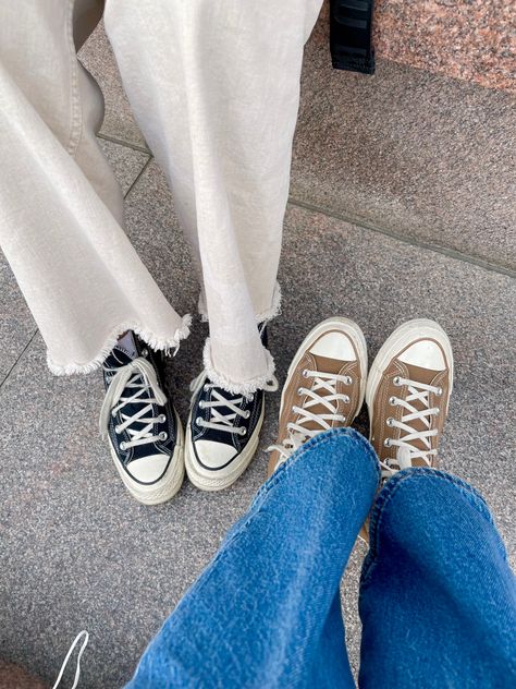 chuck 70s 😍 White Chuck 70 Outfit, Chuck 70 Outfit Woman, Chuck 70s Outfit, Converse Chuck 70 Outfit, Chuck 70 Outfit, Converse Chuck 70 Low, Chuck 70s, Converse Hi, White Chucks