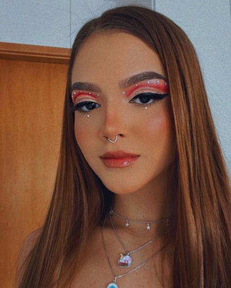 MEL MAIA on Instagram: “o carão da gata 😮‍💨 make💄: @thatianalves 😍” Futuristic Makeup, Concert Makeup, Rhinestone Makeup, Girly Makeup, Eye Makeup Pictures, Makeup Eye Looks, Festival Makeup, Eye Makeup Art, Glam Makeup