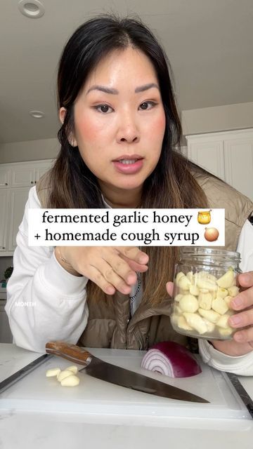 Fermented Garlic Honey, Honey For Cough, Garlic Remedies, Honey Remedies, Fermented Garlic, Natural Cough Syrup, Homemade Cough Syrup, Fermented Honey, Dry Cough Remedies