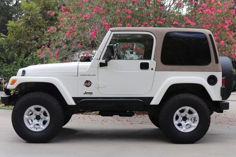 Looking for your dream Jeep? ---> www.selectjeeps.com Small Jeep Cars, Small Jeep Wrangler, Older Jeep Wrangler, Defender Car Land Rovers, Jeep Tj Sahara, Jeep Types, Vintage Jeep Wrangler, Cool Jeeps Wrangler, Small Jeep