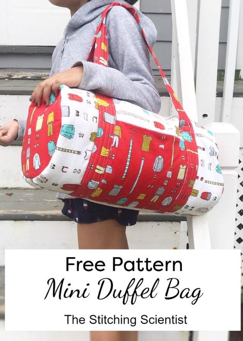 Mini Duffel Bag Pattern #bagpattern #freesewingpattern #duffelbag How To Sew A Duffle Bag, Quilted Duffle Bag Pattern Free, Diy Overnight Bag, Mini Duffle Bag Pattern Free, Duffel Bag Pattern Free, Diy Duffle Bag Pattern Free, Kids Bags To Sew, Easy Bag Patterns To Sew, Gift Sewing Projects